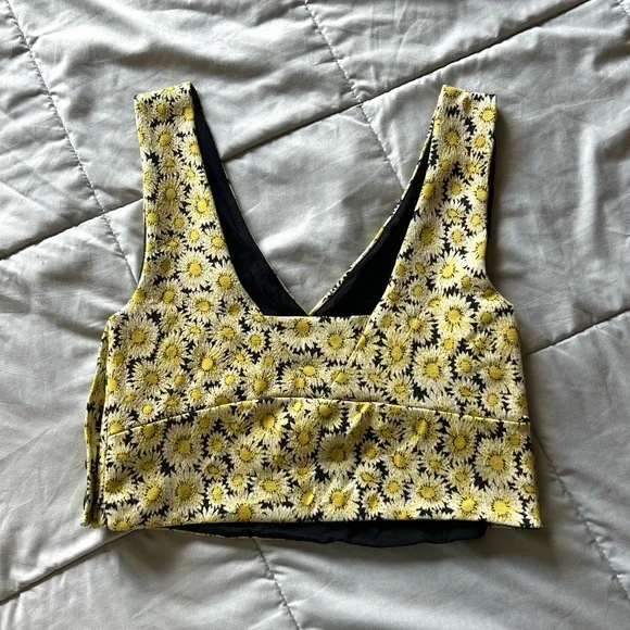Maeve by Anthropologie Yellow and Black Floral Sunflower Crop Tank Top - Picture 2 of 5